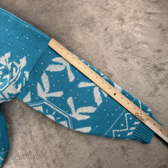 Vintage G.F.C. LTD Sweater Womens Medium Blue White Snowflake Beaded Made USA - Picture 8 of 15